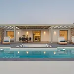 T7 Luxury Paros Hotel