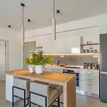 T7 Luxury Paros