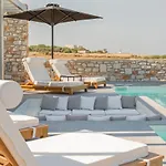 T7 Luxury Paros *